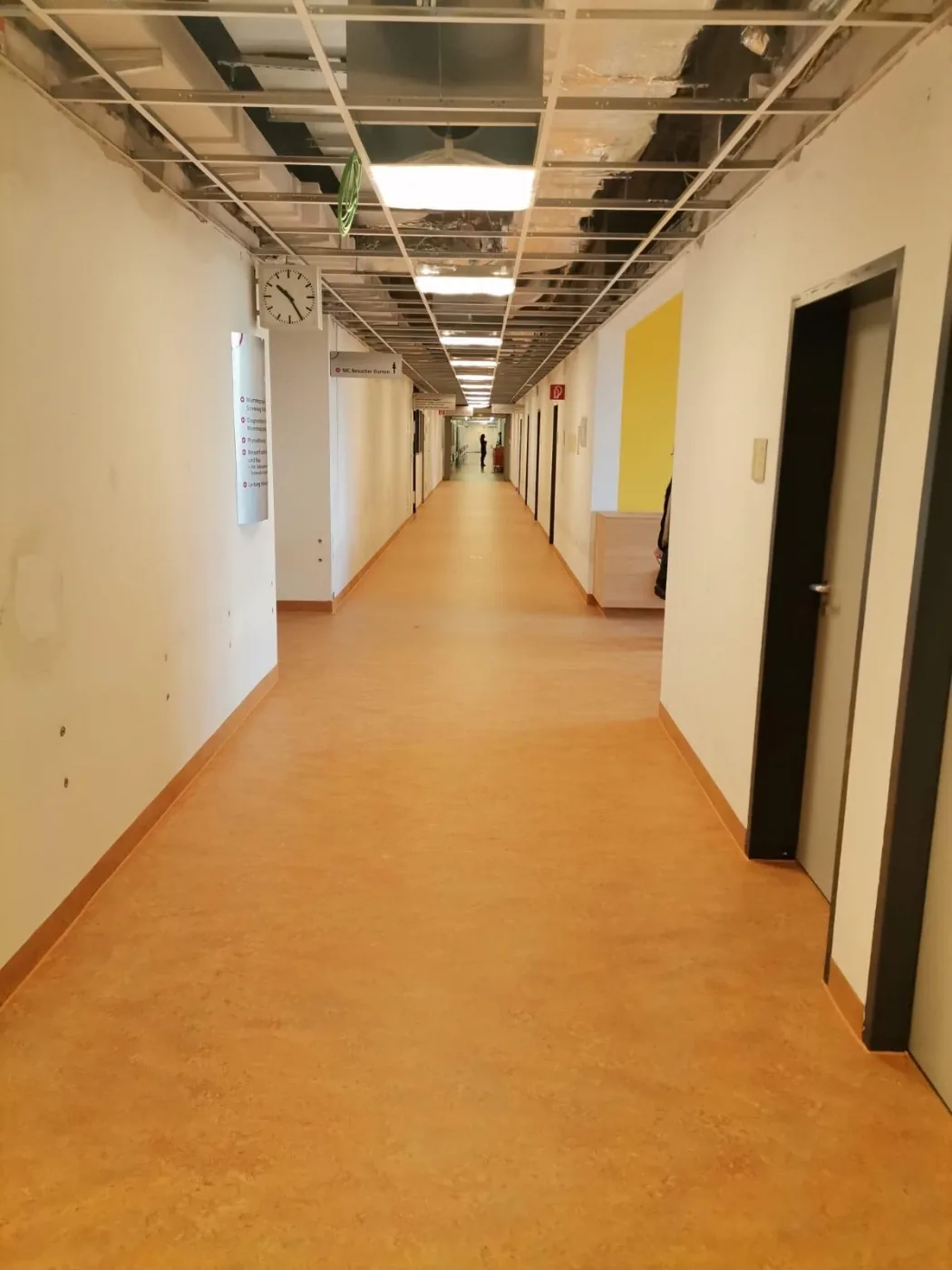 Bodenbelag — langer Flur
